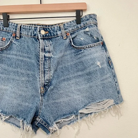 Zara distressed button fly high waisted shorts - Picture 2 of 3